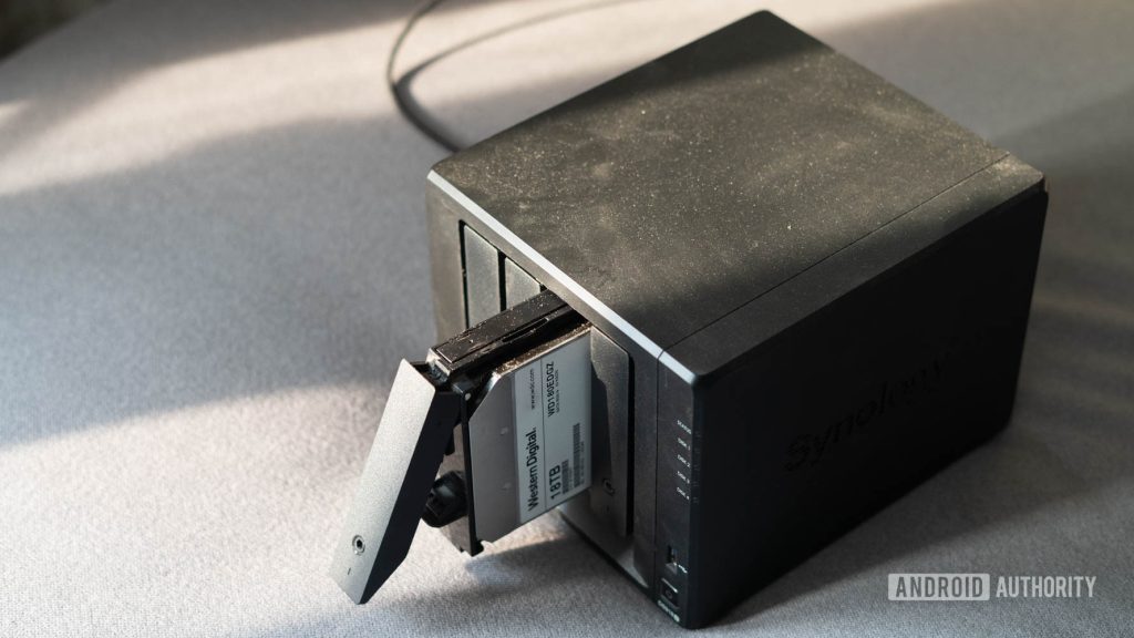 What is RAID storage technology and how does it work?