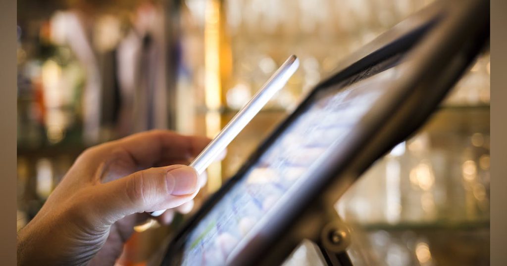 As demand for cashless payment grows, operators have multiple hardware and software options As demand for cashless payment grows, operators have multiple hardware and software options