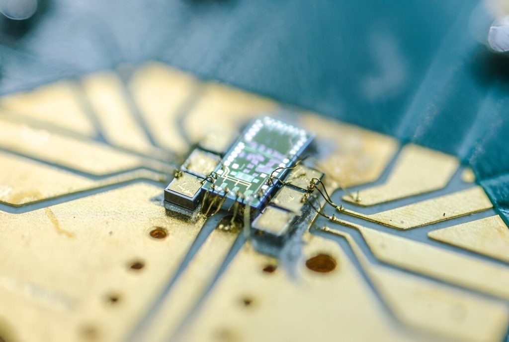 Chip-Integrated Detector Boosts Speed and Miniaturization of Quantum Hardware Chip-Integrated Detector Boosts Speed and Miniaturization of Quantum Hardware
