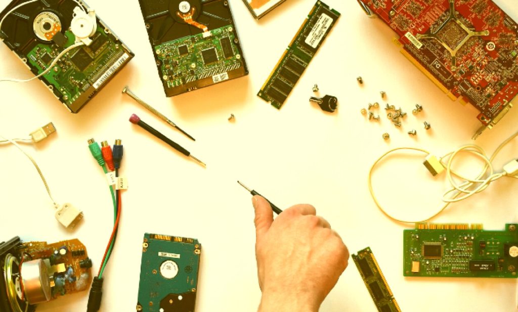 Back to Basics: Moore’s Law and Hardware Obsolescence Back to Basics: Moore’s Law and Hardware Obsolescence