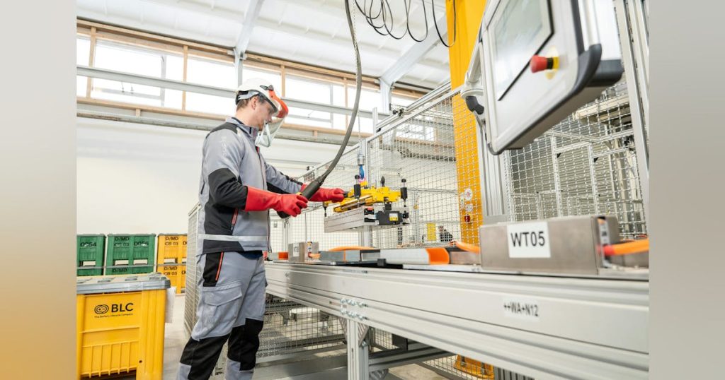 Hardware and Software Safety Technology Strategies for Manufacturers Hardware and Software Safety Technology Strategies for Manufacturers