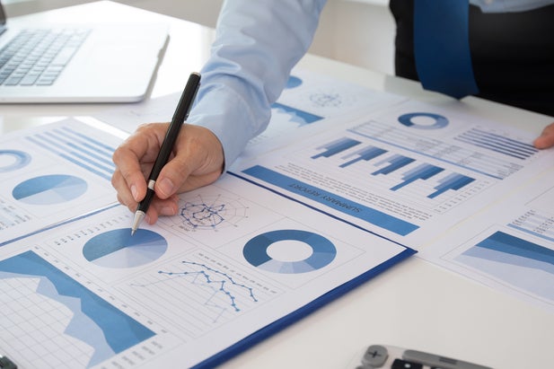 Understanding Apple’s Position In Technology Hardware, Storage & Peripherals Industry Compared To Competitors – Apple (NASDAQ:AAPL)
